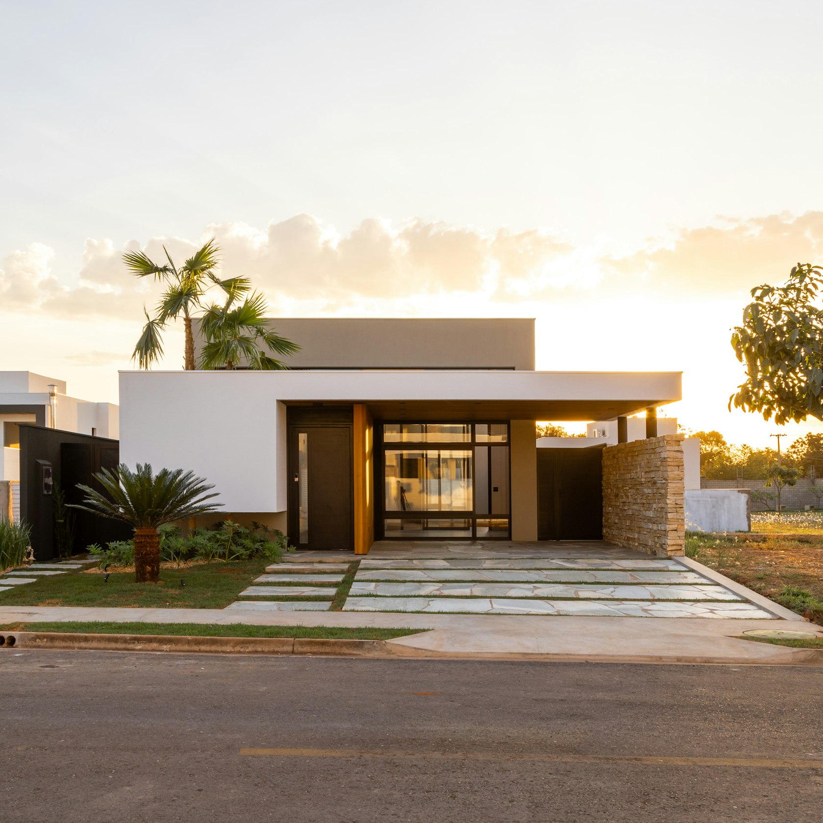 Casa moderna com jardim