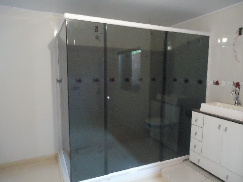 Instalação de box de vidro